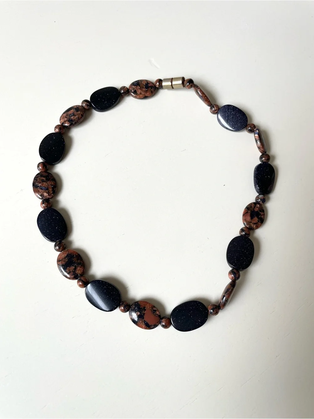 Vintage polished goldstone choker necklace w/ magnetic clasp